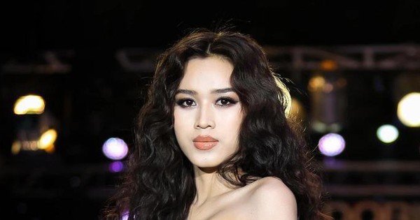 Hoa hậu Đỗ Thị Hà diện váy cúp ngực nóng bỏng, hóa 