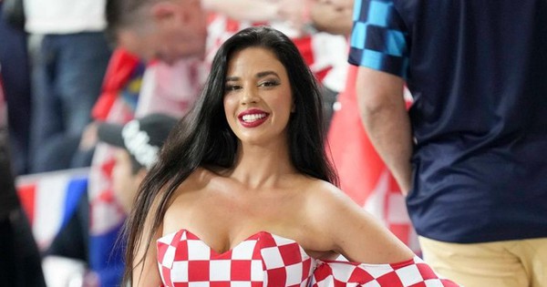 Nữ người mẫu mặc đồ phá vỡ quy định của Qatar khi cổ vũ World Cup