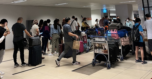 Nhiều khách du lịch Việt Nam "suy nhược" vì trễ chuyến bay tại Singapore, lí do đến từ một sự chủ quan không ai ngờ...