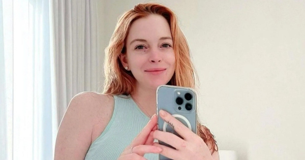 Lindsay Lohan tự tin khoe dáng sau sinh