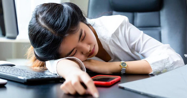 Người phụ nữ đột nhiên bị liệt toàn bộ tay bên phải chỉ vì 1 kiểu ngủ hằng ngày của nhiều bạn trẻ, nhất là dân văn phòng