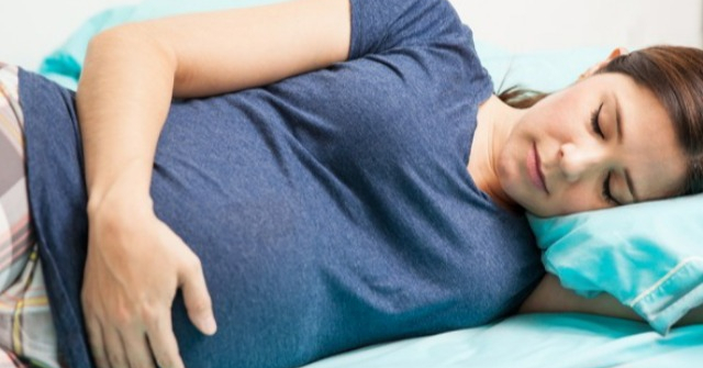 3 thói quen khi ngủ gây hại cho thai nhi, mẹ bầu thương con phải bỏ ngay