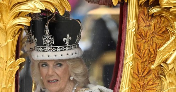 Diện mạo bà Camilla trong ngày lên ngôi Hoàng hậu Anh