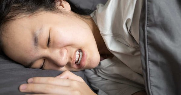 Buổi đêm khi ngủ, nếu cơ thể xảy ra 4 vấn đề này thì có thể là điềm báo cho thấy sức khỏe bạn không ổn