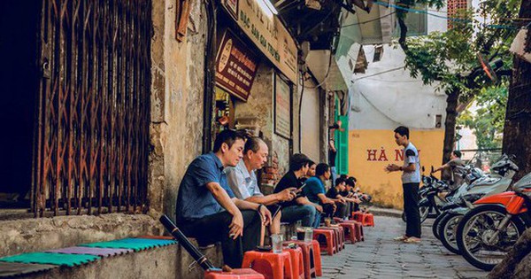 Xuất hiện 10 năm, vì sao chuỗi cafe Mỹ vẫn không thể "đánh bại" các quán vỉa hè của Việt Nam?
