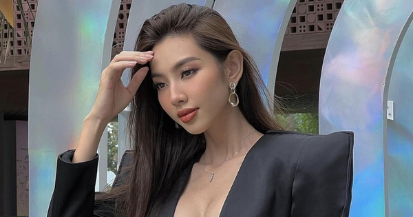 Hoa hậu Thùy Tiên diện đồ "hở bạo" lộ nội y nóng bỏng