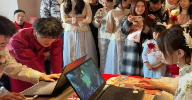 Cặp đôi biến lễ cưới thành cuộc thi chơi game gây sốt mạng xã hội