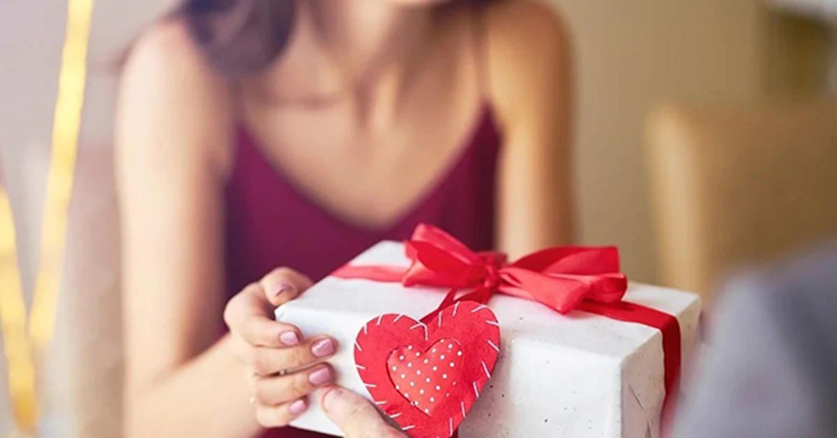 Hội Gen Z tặng quà Valentine: "Ting ting là âm thanh hay nhất"