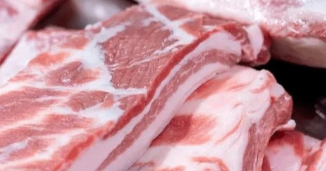Khi mua thịt lợn, tại sao có chỗ màu sẫm và chỗ màu sáng? Sự khác biệt này người sành ăn chưa chắc đã biết