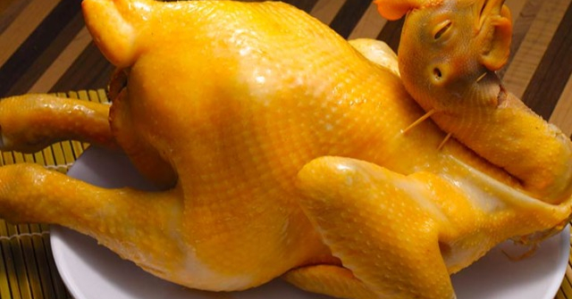 Luộc gà, vịt để bụng hướng lên trên hay xuống dưới để da bóng vàng, thơm ngon chuẩn như nhà hàng?