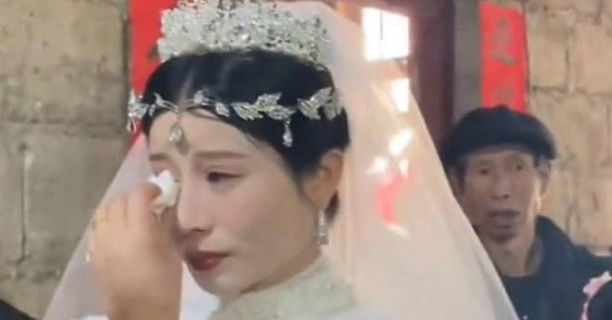 Cô dâu khóc như mưa trong đám cưới, nguyên nhân khiến cộng đồng mạng thương cảm