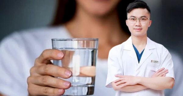 Dân mạng mách nhau “nhỏ nước miếng vào cốc nước để test vi khuẩn HP”: Bác sĩ ung bướu phản bác