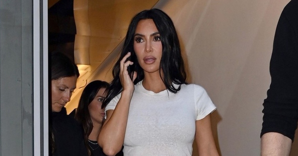 Kim Kardashian lên đồ cá tính đi mua sắm ở Anh