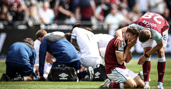 Chấn thương kinh hoàng tại Ngoại hạng Anh: Cầu thủ phạm lỗi bật khóc nức nở vì đối thủ gãy đôi chân