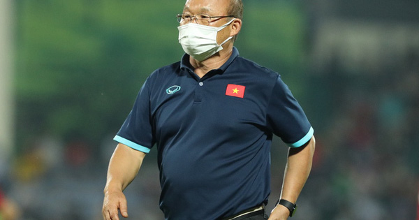Sợ bị hiểu lầm, thầy Park đem đối thủ của U23 Việt Nam so sánh với cựu danh thủ Man United