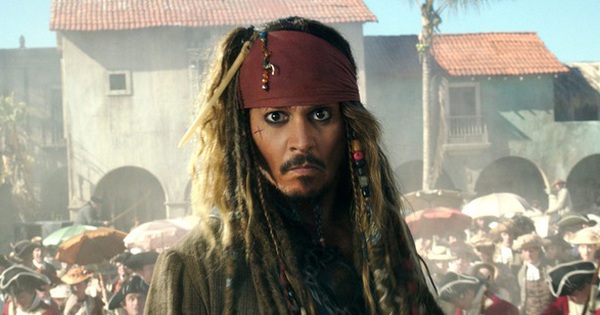 Phục trang "cướp biển" bùng nổ sau hiệu ứng phiên tòa giữa Johnny Depp - Amber Heard