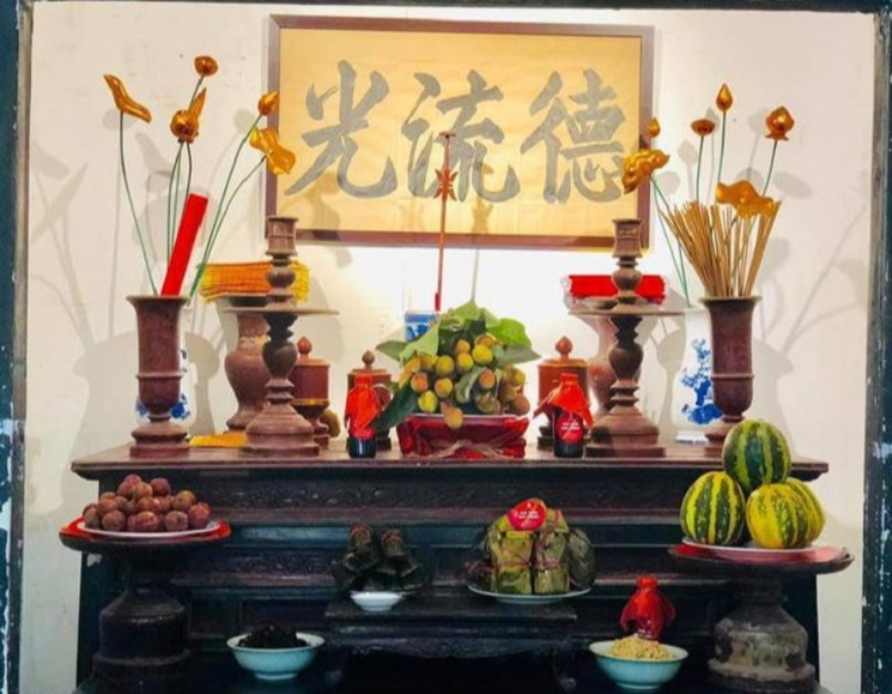 Tết Đoan Ngọ đặt lên bàn thờ 5 loại quả, 6 loại hoa này, gia chủ hưởng lộc, cầu gì được nấy