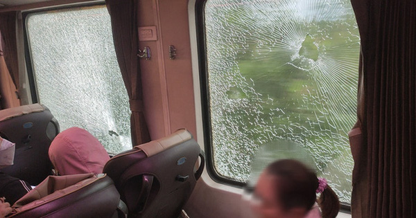 Quảng Bình: Nhóm thanh niên ném vỡ cửa kính tàu lửa, hành khách hoảng loạn