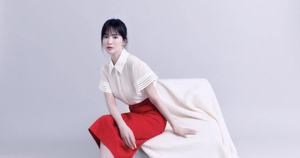 Vừa được trai trẻ công khai tỏ tình Song Hye Kyo đã "gây bão" với loạt ảnh mới cực kỳ xinh đẹp ở tuổi ngoài 40