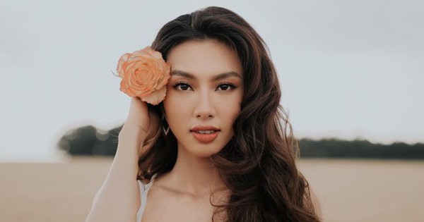 Hoa hậu Thùy Tiên đẹp tựa "nàng thơ" giữa cảnh đồng quê nước Anh