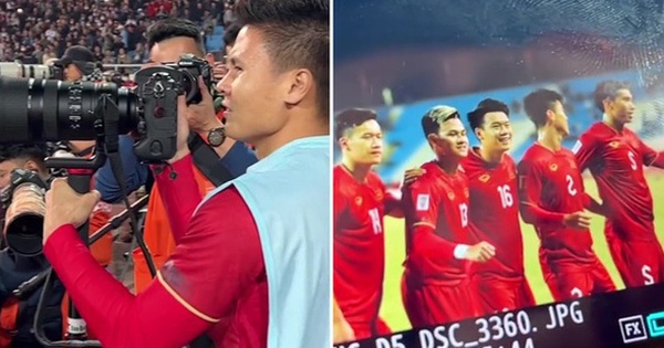 Khoảnh khắc Quang Hải "làm nghề tay trái", tự cầm máy ảnh chụp đồng đội ăn mừng bàn thắng