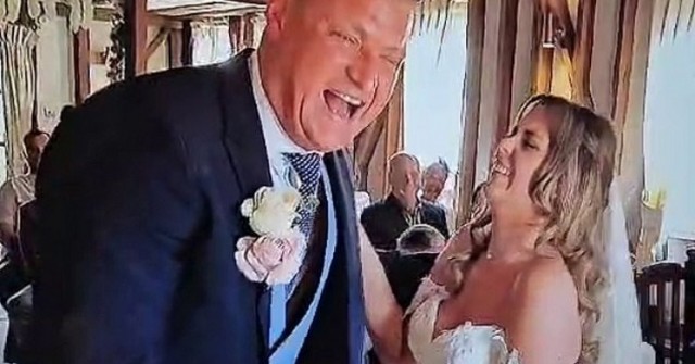 Chú rể lỡ lời trong đám cưới khiến cả hôn trường bật cười